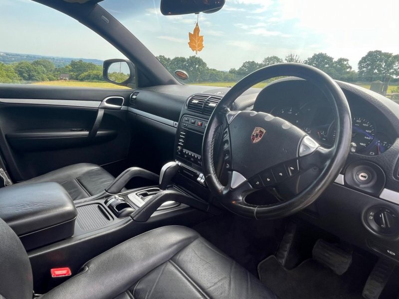 PORSCHE CAYENNE