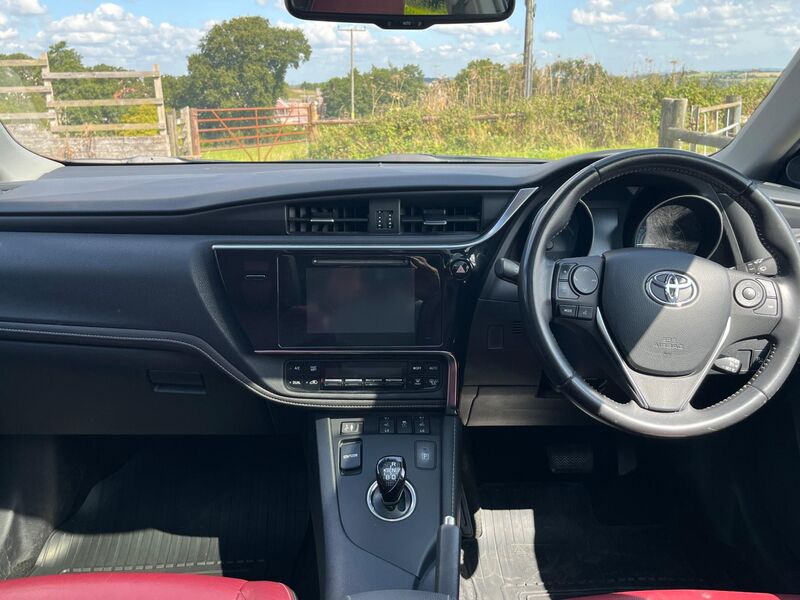 TOYOTA AURIS