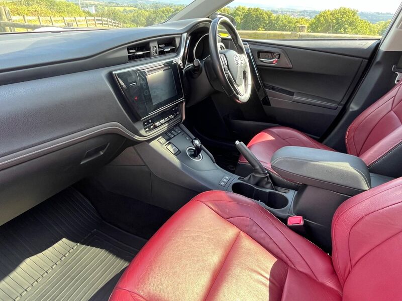 TOYOTA AURIS