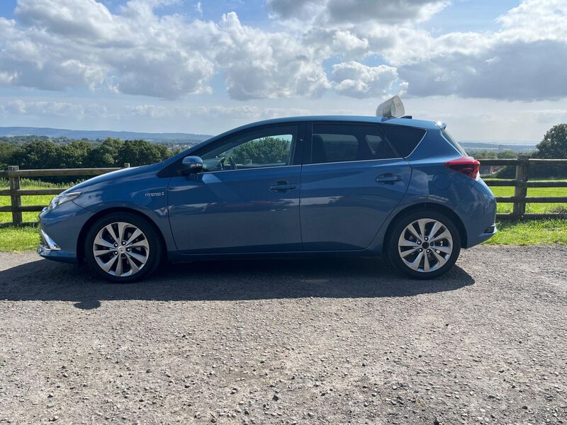 TOYOTA AURIS
