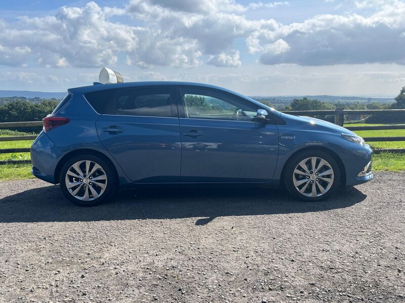 TOYOTA AURIS
