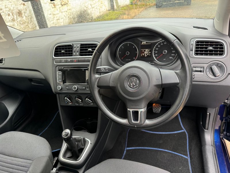 VOLKSWAGEN POLO