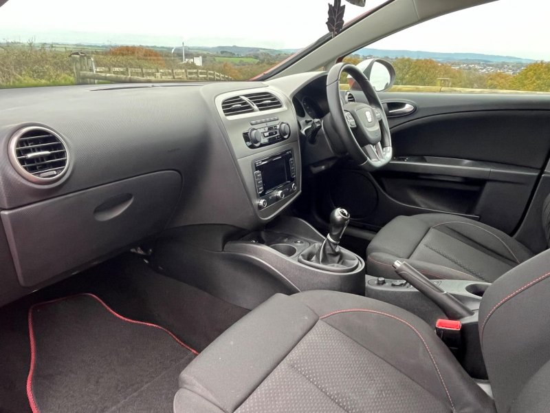 SEAT LEON