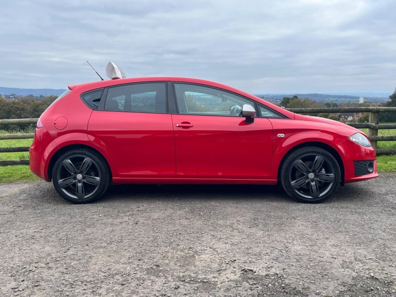 SEAT LEON