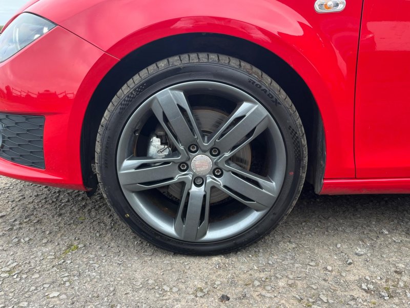 SEAT LEON