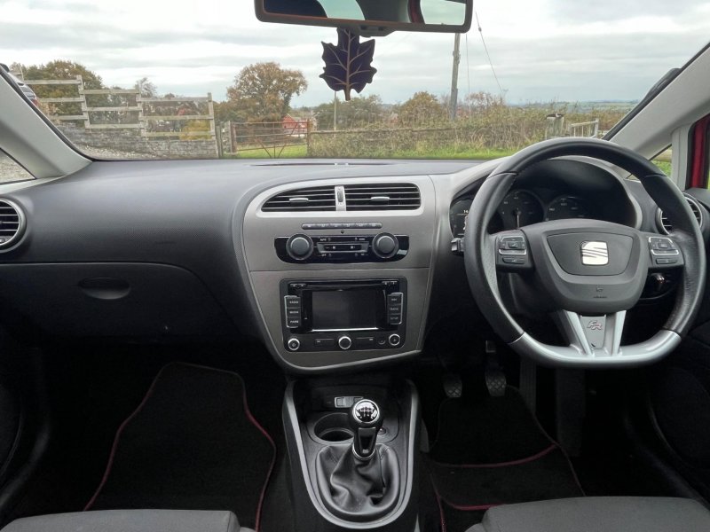 SEAT LEON