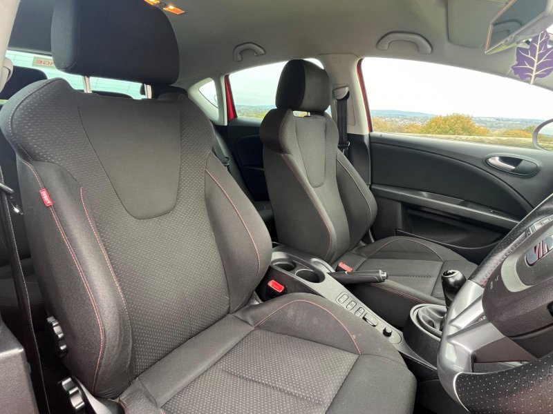 SEAT LEON