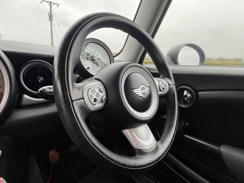 MINI HATCH