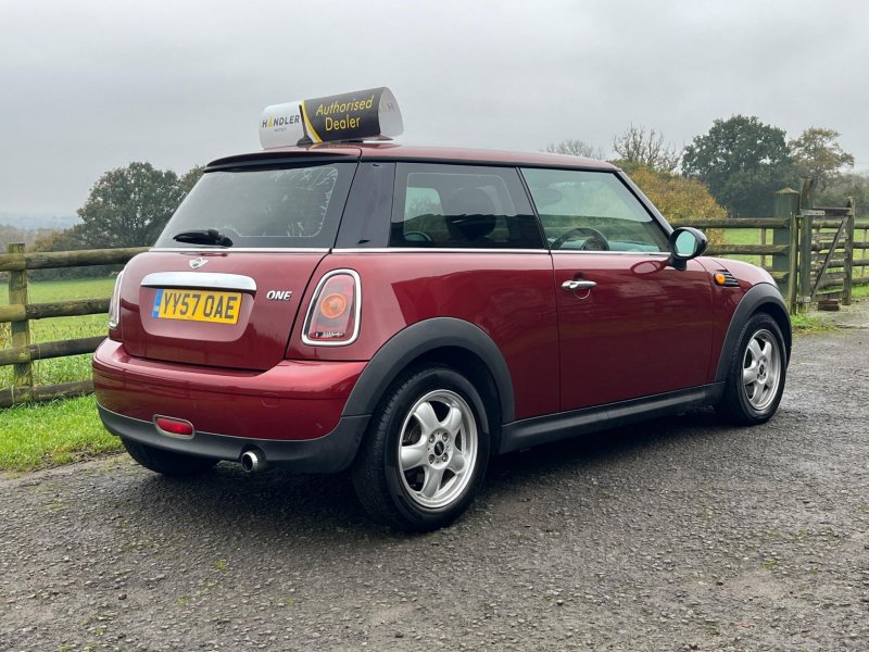 MINI HATCH