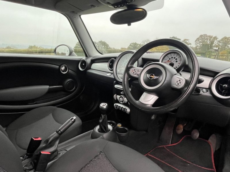 MINI HATCH