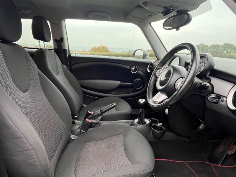 MINI HATCH