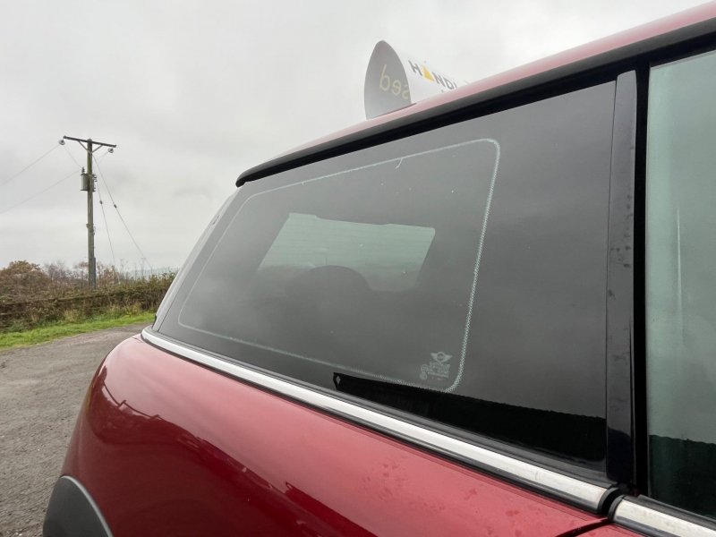 MINI HATCH