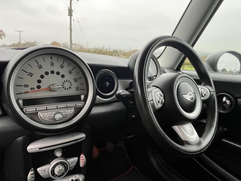 MINI HATCH