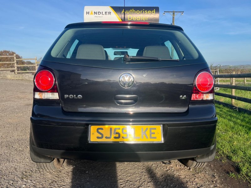 VOLKSWAGEN POLO