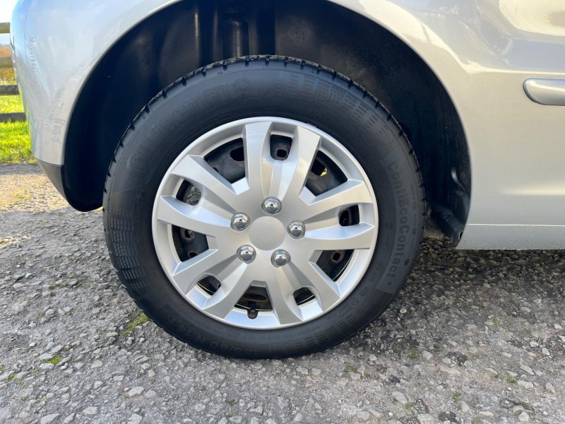 VOLKSWAGEN FOX