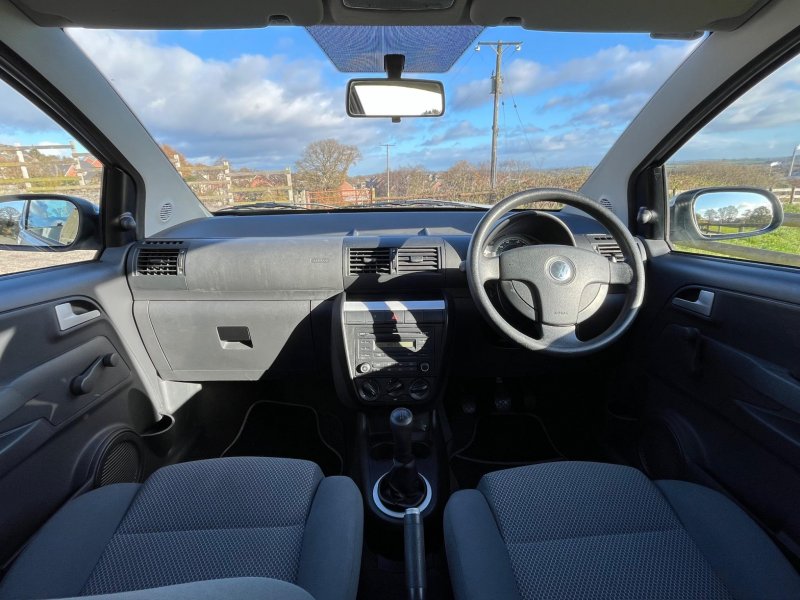 VOLKSWAGEN FOX