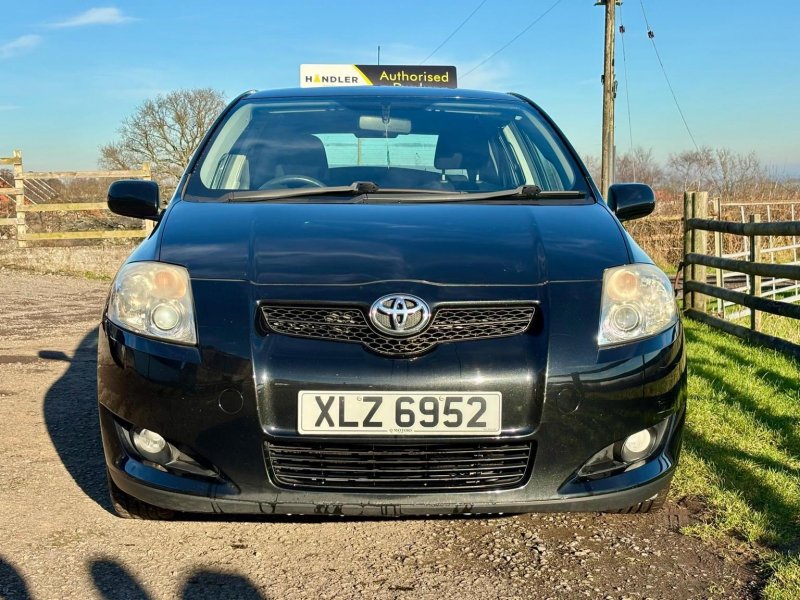 TOYOTA AURIS