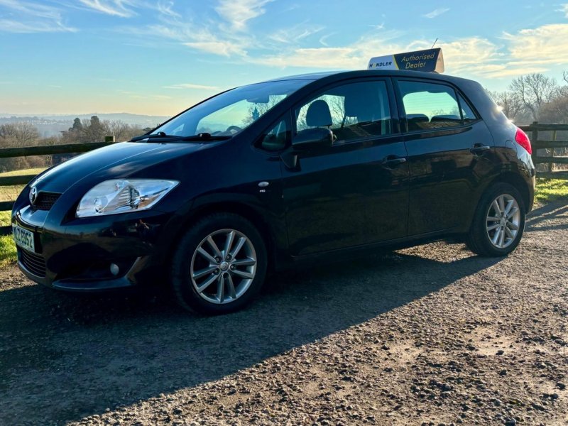 TOYOTA AURIS