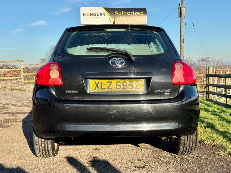 TOYOTA AURIS