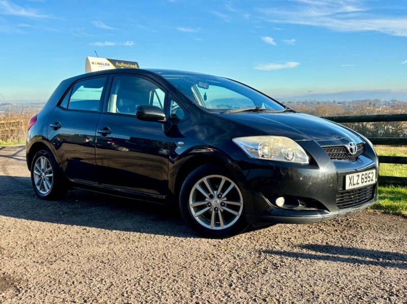 TOYOTA AURIS