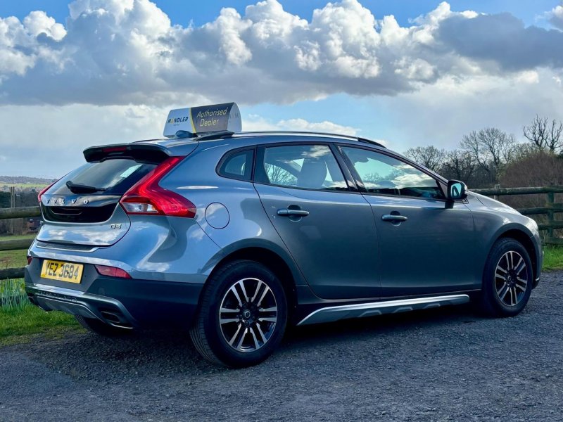 VOLVO V40 CROSS COUNTRY