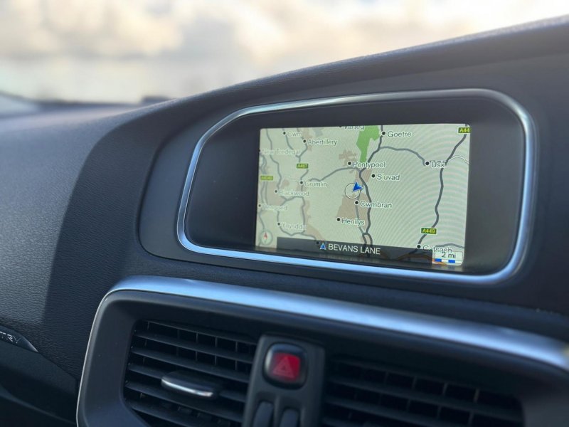 VOLVO V40 CROSS COUNTRY