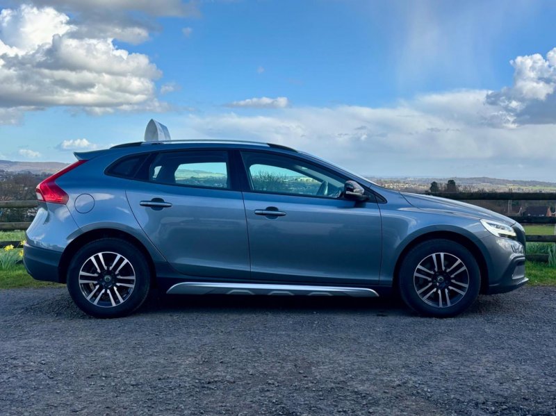 VOLVO V40 CROSS COUNTRY