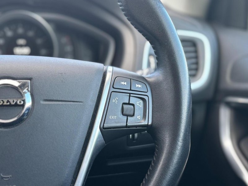 VOLVO V40 CROSS COUNTRY