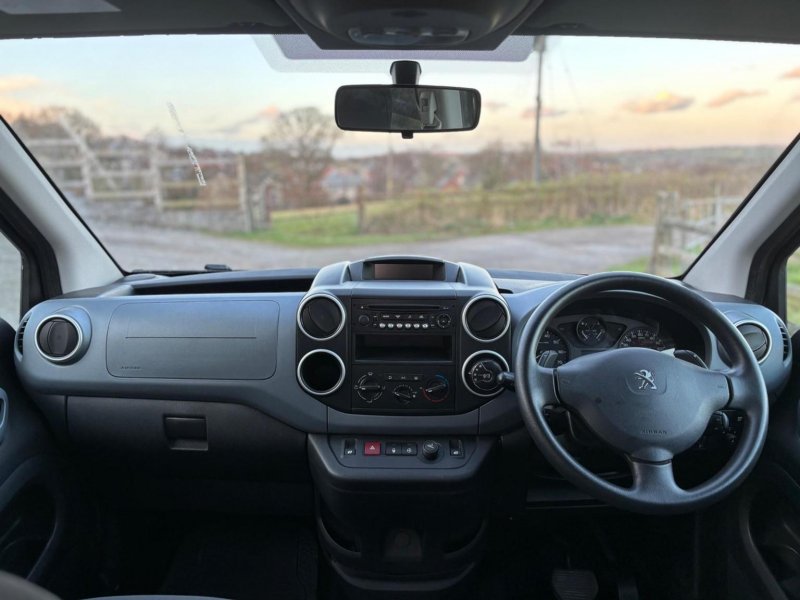 PEUGEOT 