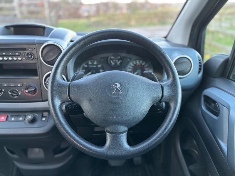 PEUGEOT 