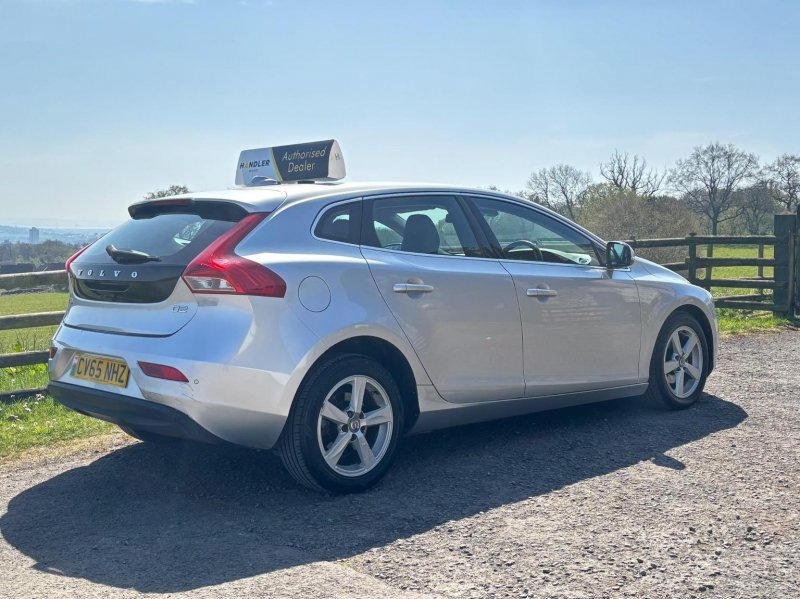 VOLVO V40