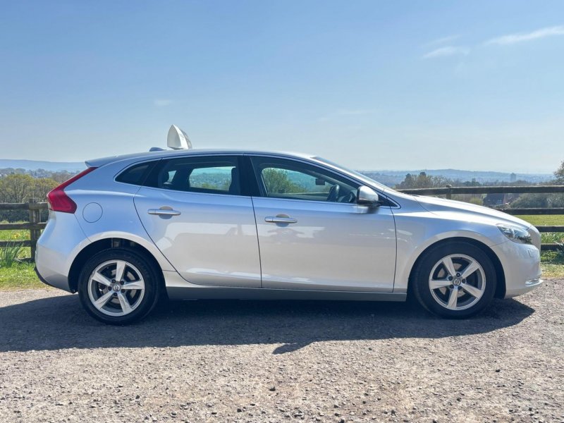 VOLVO V40