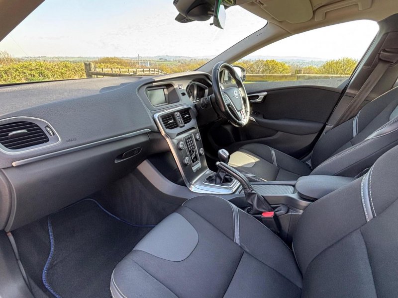 VOLVO V40