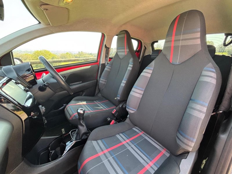 PEUGEOT 108