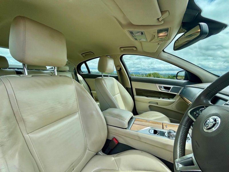 JAGUAR XF