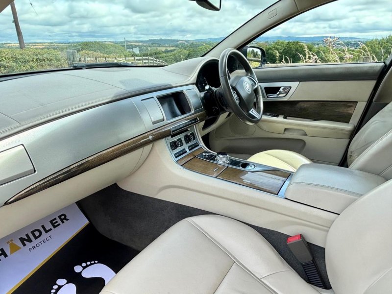 JAGUAR XF