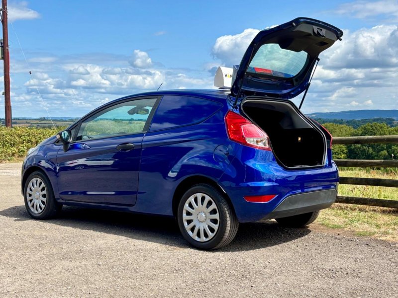 FORD FIESTA VAN